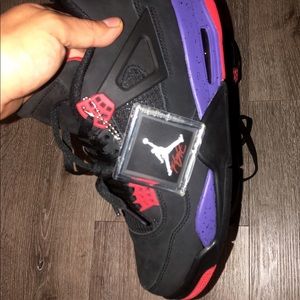 Selling Jorden 4 brand new out the box